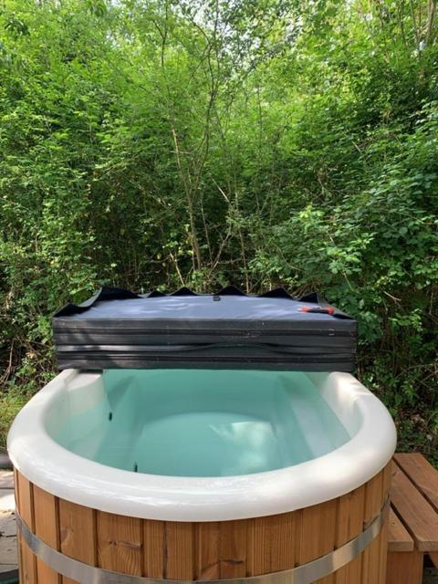 Dgg Woodland Escape Hotel South Barrow Bagian luar foto